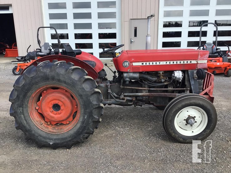 1973-massey-ferguson-135-image-4