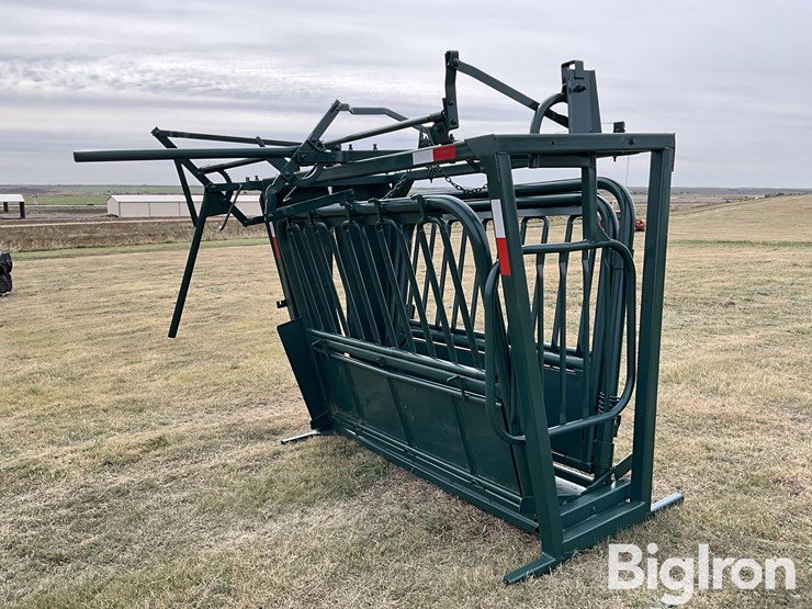 powder-river-livestock-squeeze-chute-image-7