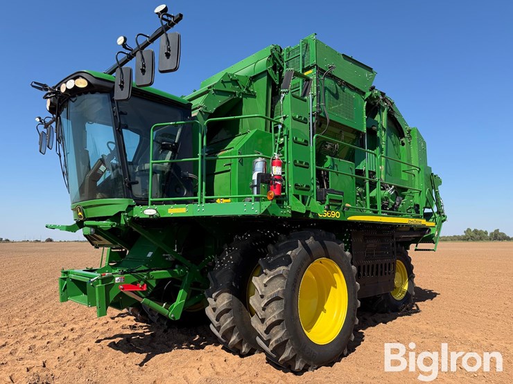2018-john-deere-cs690-image-1