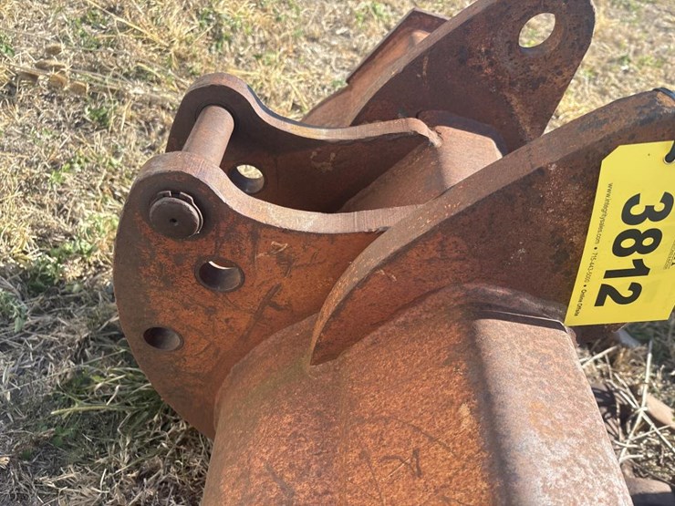 #3812-•-approx.-34"-wb-tooth-bucket-image-5