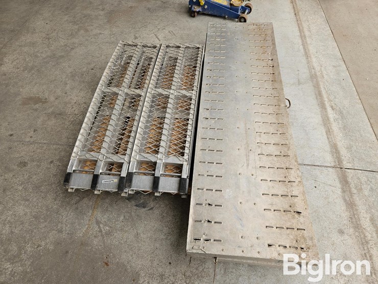 (2)-sets-of-folding-aluminum-ramps-image-1