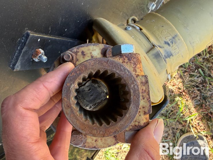 2001-gleaner-800-image-17