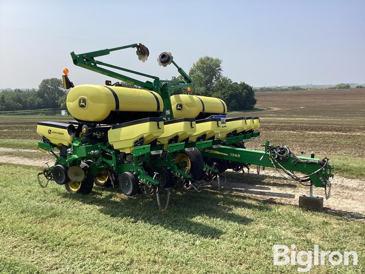 2019-john-deere-1765-image-3