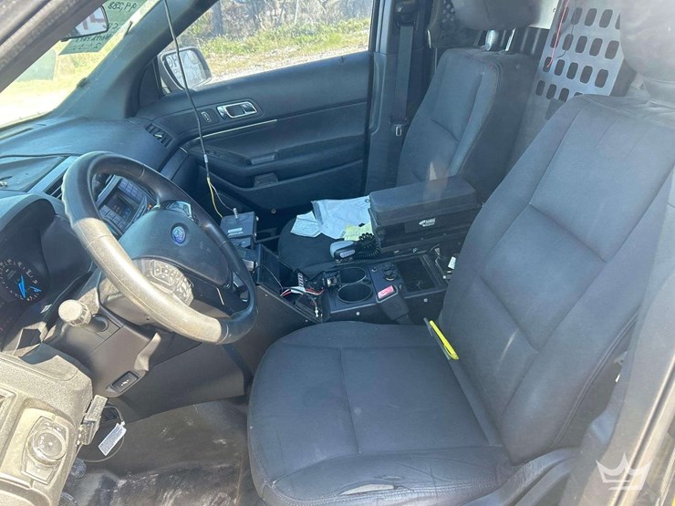 2017-ford-explorer-image-12