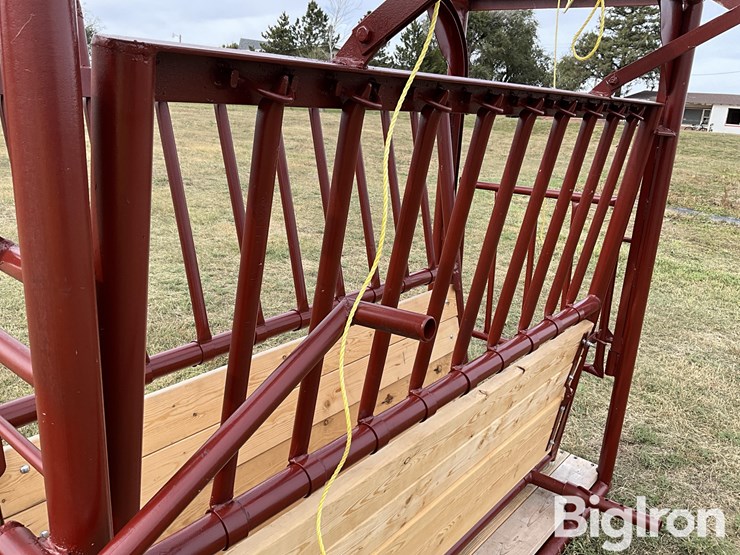livestock-squeeze-chute-image-9
