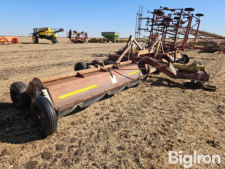 m-c-30sfp-30'-hydraulic-fold-flail-shredder-image-3