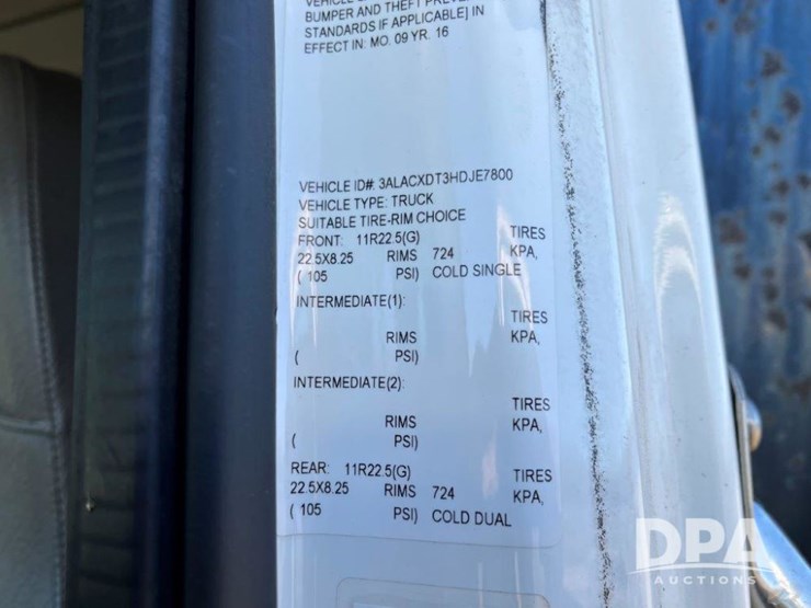 2017-freightliner-m2-106-image-11