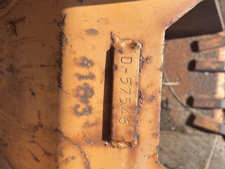 #3810-•-approx-18"-tooth-bucket-image-8