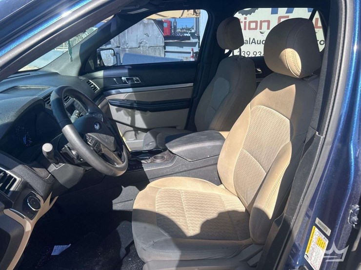 2017-ford-explorer-image-17