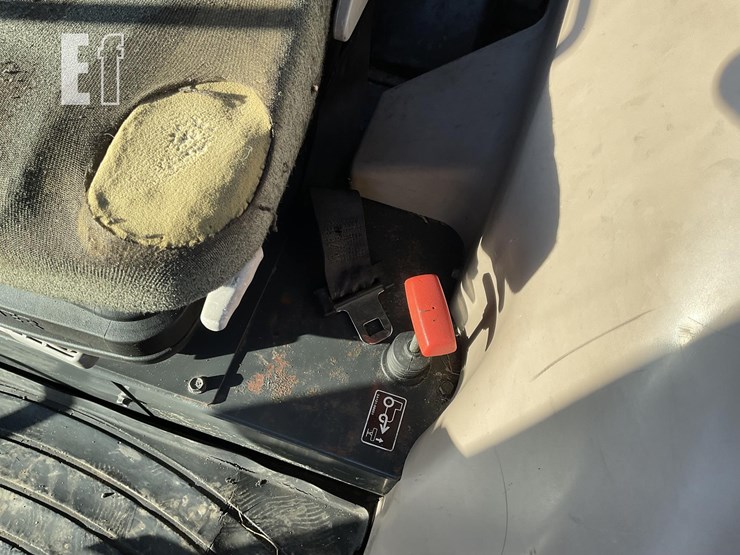 2007-kubota-m7040hdc-image-18