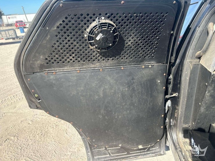 2017-ford-explorer-image-23