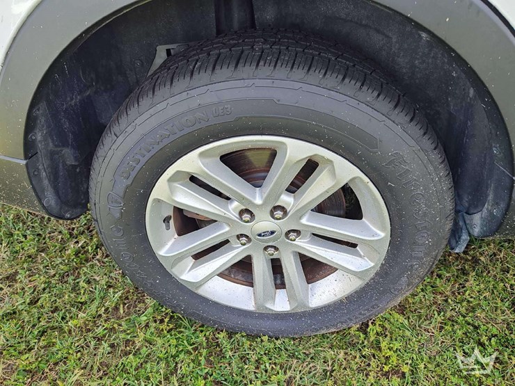 2017-ford-explorer-image-41