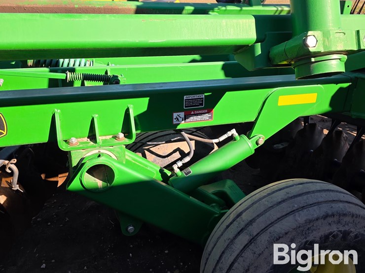 2013-john-deere-2623vt-image-15