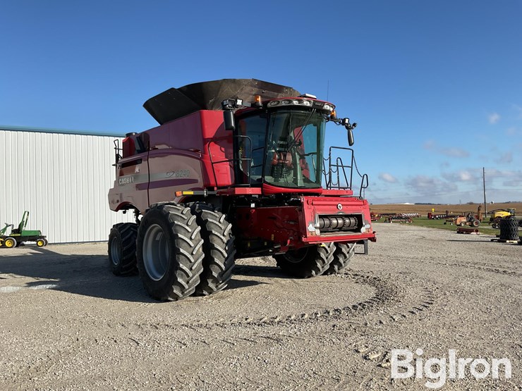 2016-case-ih-8240-image-3