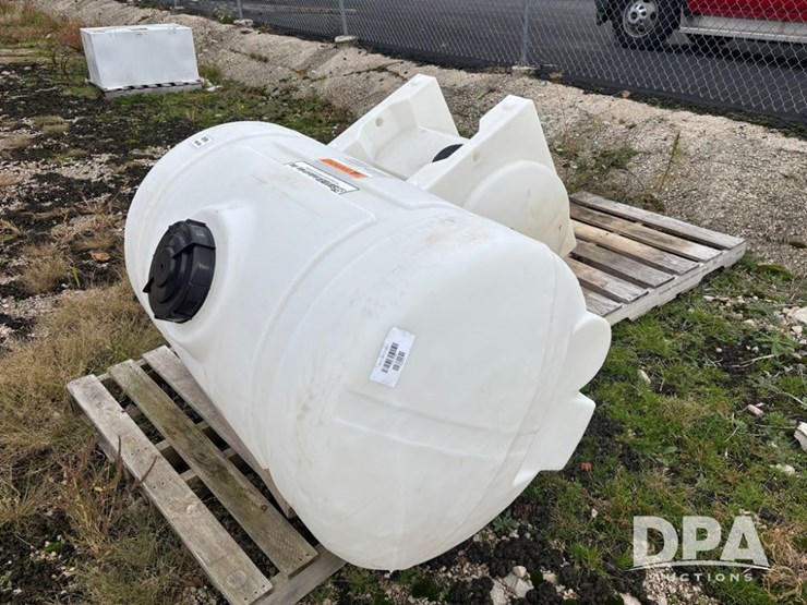 poly-tanks-(dr12626)-image-1