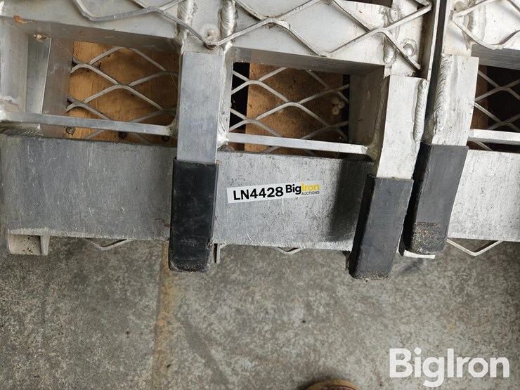 (2)-sets-of-folding-aluminum-ramps-image-15