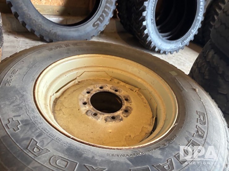 implement-tires-(dr12575)-image-3