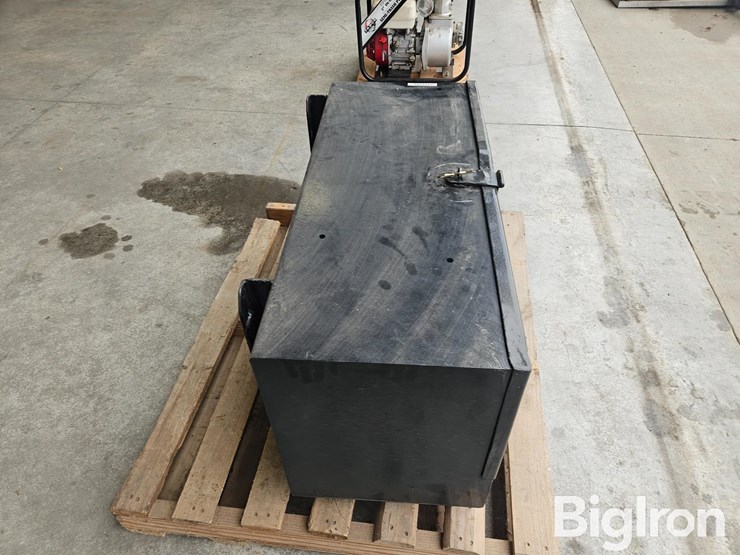 side-mount-truck-tractor-tool-box-image-4