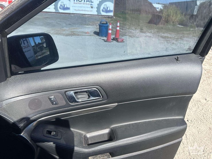 2017-ford-explorer-image-22