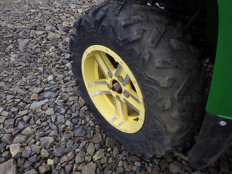 john-deere-gator-image-12