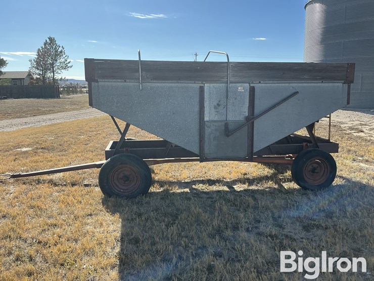 new-holland-180-image-8