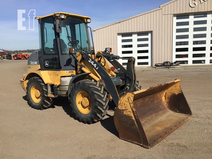 2005-deere-244j-image-1