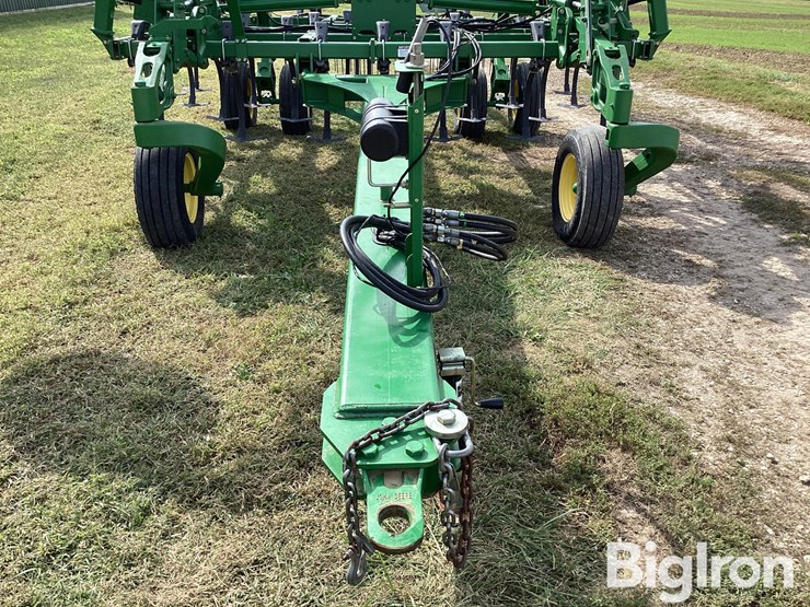 2010-john-deere-2210-image-9