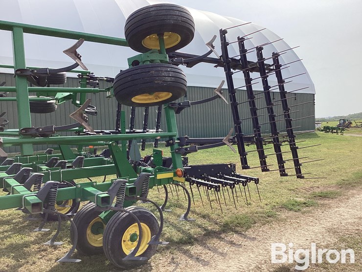 2010-john-deere-2210-image-15