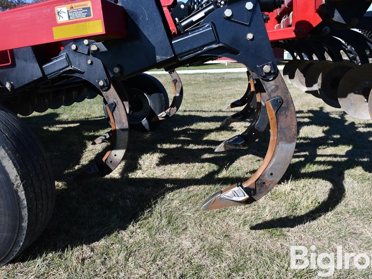 case-ih-870-7-shank-disk-ripper-image-15
