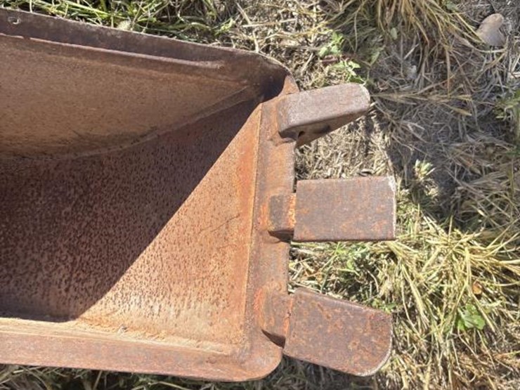 #3814-•-approx.-12"-tooth-bucket-image-7