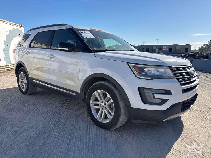2017-ford-explorer-image-2