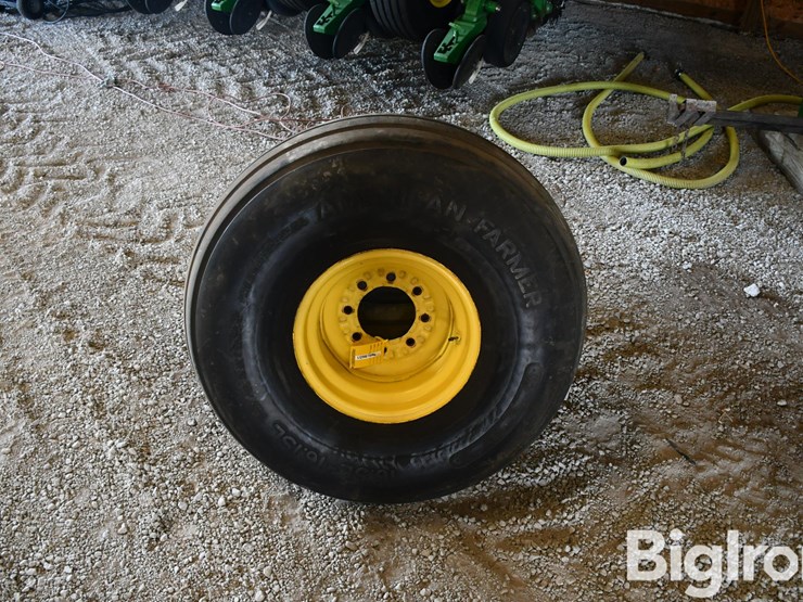 american-farmer-16.5l-16.1sl-tire-on-8-bolt-rims-image-2