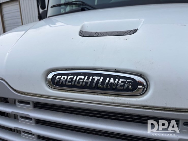 2010-freightliner-business-class-bobtail-truck-(dr12578-unit-221)-image-22