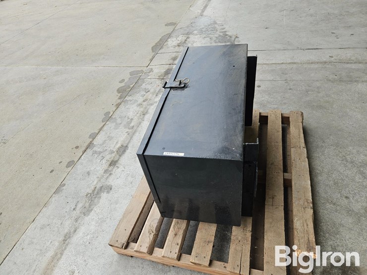 side-mount-truck-tractor-tool-box-image-8