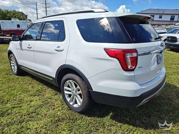 2017-ford-explorer-image-4