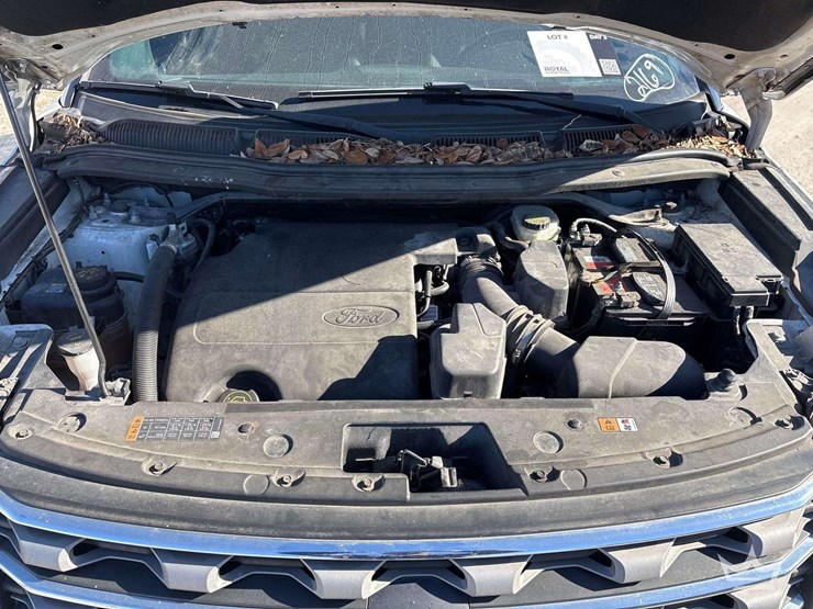 2017-ford-explorer-image-13