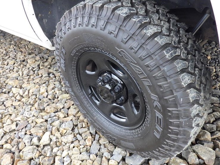 2002-chevrolet-tahoe-image-14