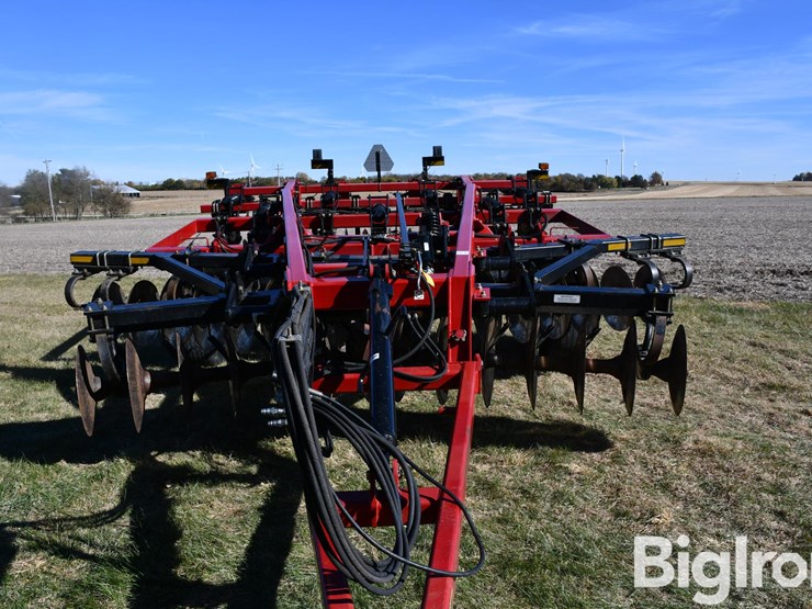 case-ih-870-7-shank-disk-ripper-image-10