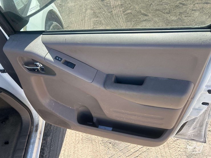 2015-nissan-frontier-image-24