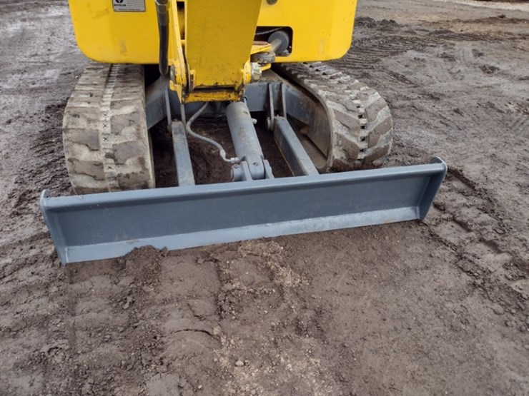 new-holland-ec25-image-19