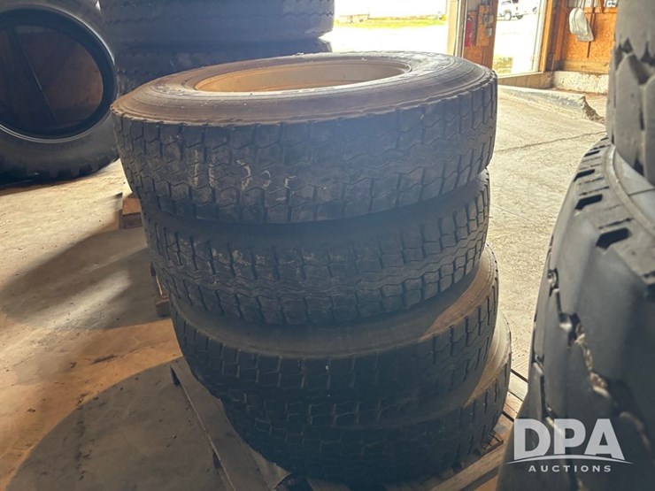 implement-tires-(dr12575)-image-2