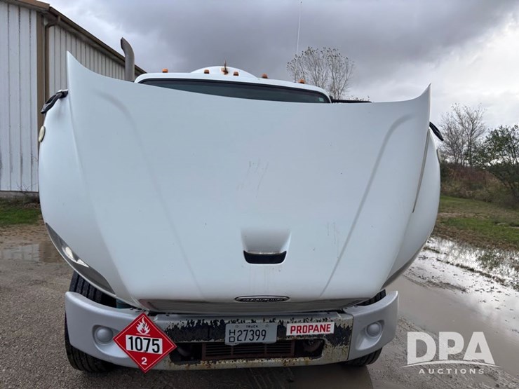 2010-freightliner-business-class-bobtail-truck-(dr12578-unit-221)-image-25