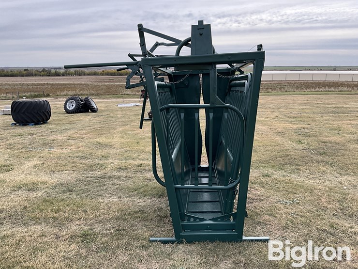 powder-river-livestock-squeeze-chute-image-6