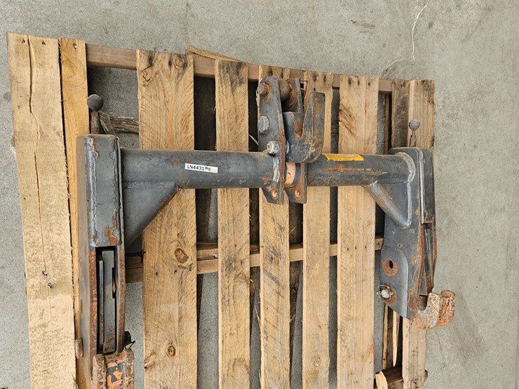 white-3-pt.-quick-hitch-image-3