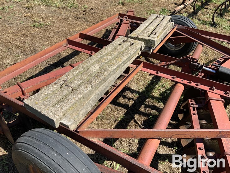 international-370-image-15