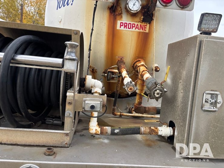 2010-freightliner-business-class-bobtail-truck-(dr12578-unit-221)-image-41