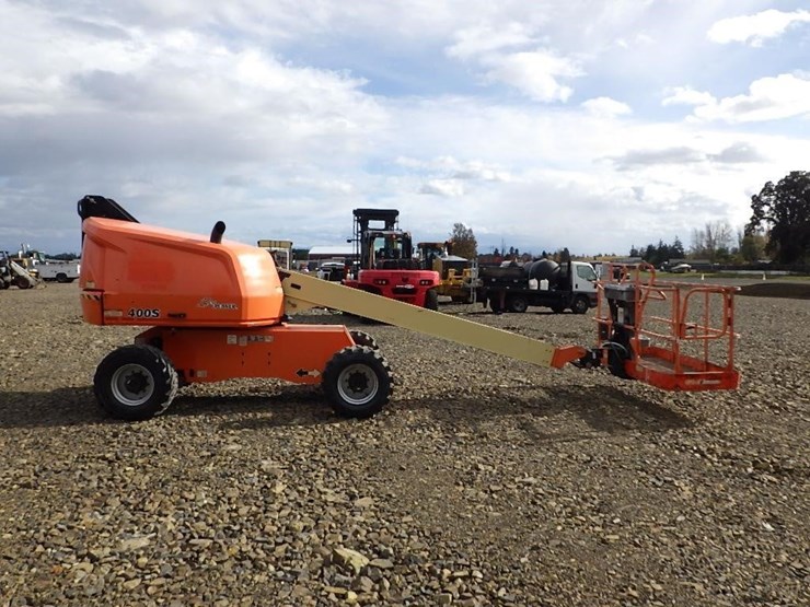 2016-jlg-400s-image-3