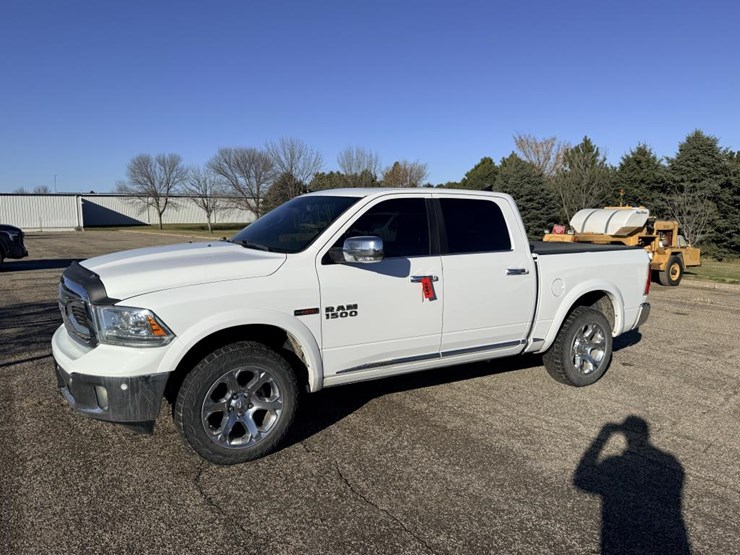 2016-dodge-1500-image-1