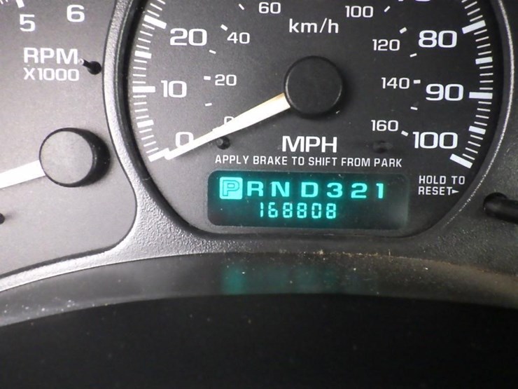 2002-chevrolet-tahoe-image-24