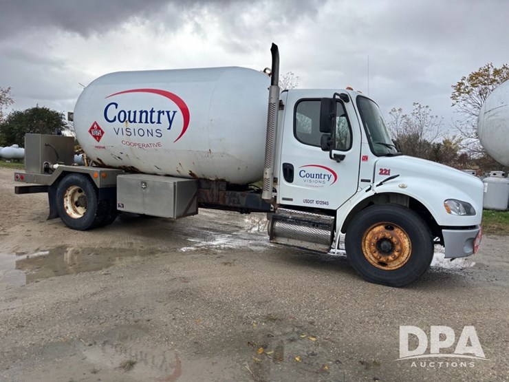 2010-freightliner-business-class-bobtail-truck-(dr12578-unit-221)-image-8